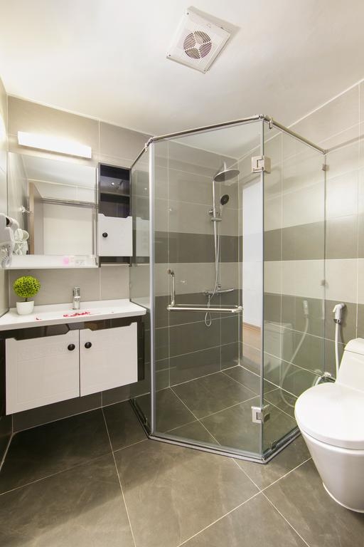 ORIENTAL FAMILY ROOM WITH CITY VIEW OR LAKE VIEW