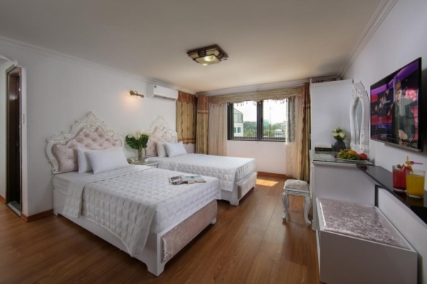 ORIENTAL TWIN WITH CITY VIEW OR LAKE VIEW