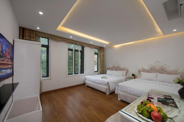 ORIENTAL FAMILY ROOM WITH CITY VIEW OR LAKE VIEW