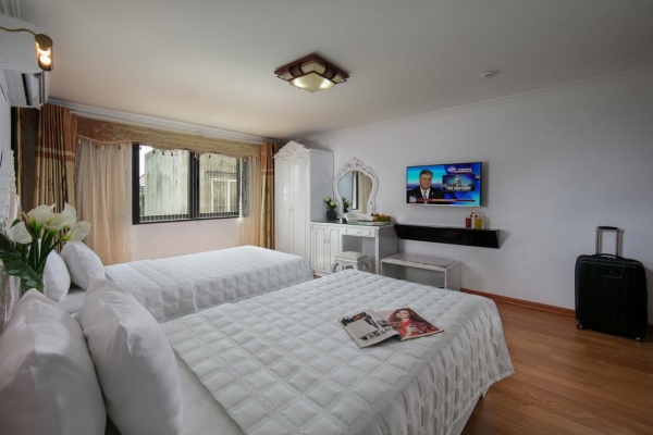 ORIENTAL TWIN WITH CITY VIEW OR LAKE VIEW