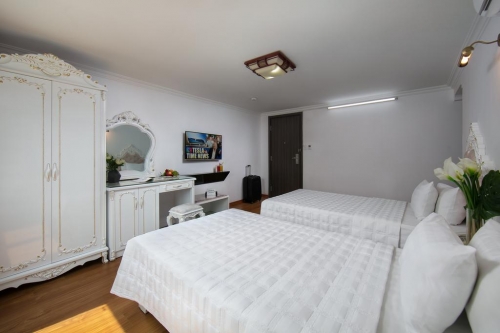 ORIENTAL TWIN WITH CITY VIEW OR LAKE VIEW