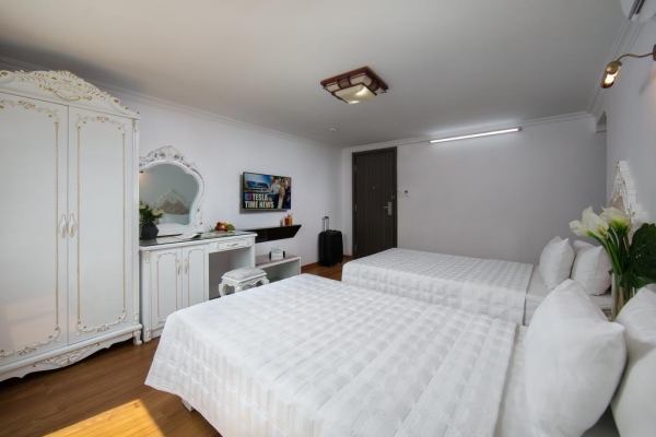 ORIENTAL TWIN WITH CITY VIEW OR LAKE VIEW